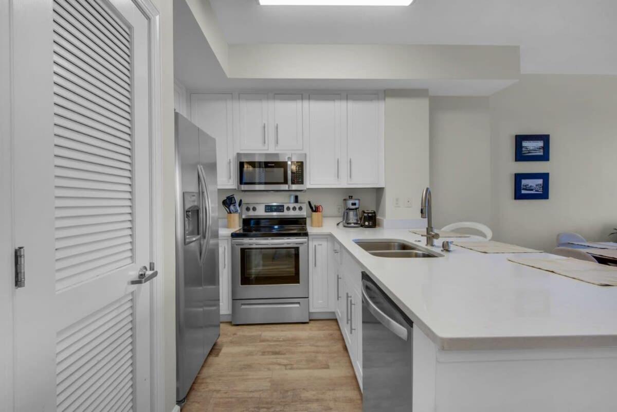 Brightly Furnished Beachfront Condominium By Brightwild Panama City Beach Exterior photo